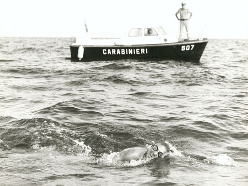 Fotografia storica – NINO MUSCIUMARRA, traversata solitaria Vulcano - Milazzo 15.09.1979